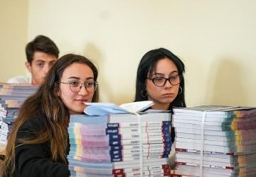 Maltepe'de Sınav Yolculuğuna Kitap Desteği