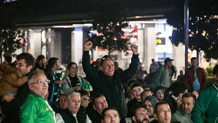 Osmangazi Meydanı'nda Yeşil-Beyaz Coşku