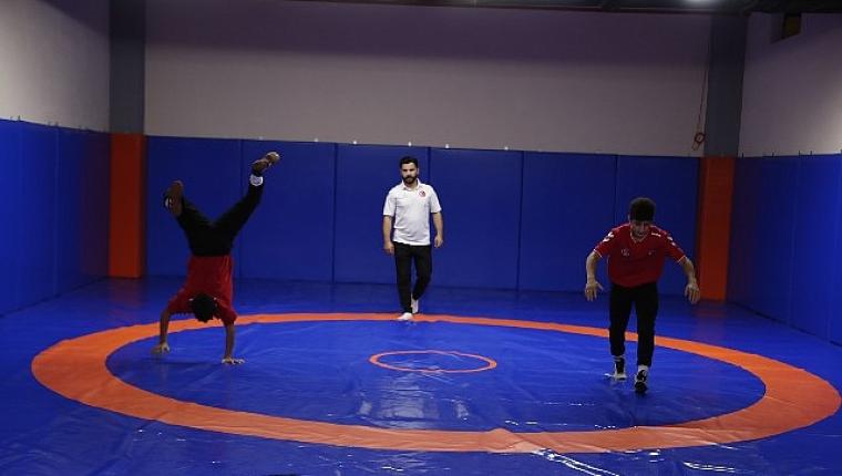Bağcılarlı Güreşçi kardeşler, Balkan Şampiyonası'na damga vurdu