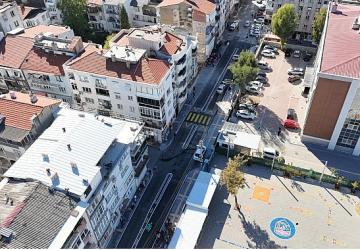 Beş okulun kullandığı sokağa Konak Belediyesi'nden güvenli dokunuş