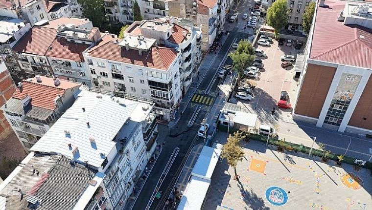 Beş okulun kullandığı sokağa Konak Belediyesi'nden güvenli dokunuş