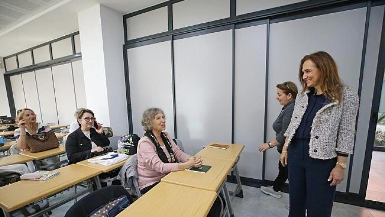 Karşıyaka 3. Yaş Üniversitesi'nde yeni dönem başladı!