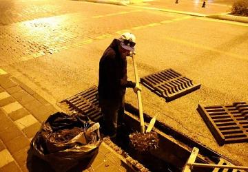 Didim Belediyesinden Yoğun Yağış Öncesi Izgara ve Rögar Temizliği