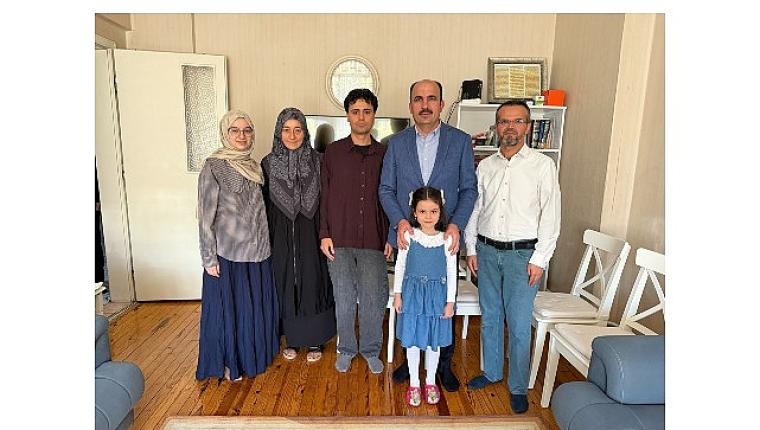 Başkan Altay, “Umre Ödüllü Siyer Yarışması" ile Umreye Giden Yarış Ailesini Ziyaret Etti