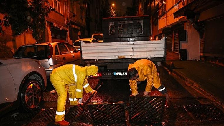 Bayrampaşa'da yağış mesaisi: Başkan Vekili Akın sahada
