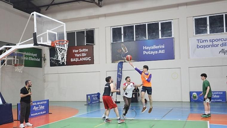 Sokak Basketbolunda Şampiyonlar Kupalarını Aldı