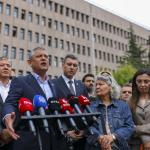 ANKARA (PERRE) - (Şeriban ÖZÇAKMAK) - YENİ Parti Genel Başkanı Özgür Özel, 10 Ekim Ankara Gar Katliamı Davası'nın duruşmasını takip etmek üzere geldiği Ankara Adliyesi'nde gazetecilerin sorularını yanıtladı.