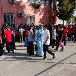 ADIYAMAN (PERRE) - (Şeriban ÖZÇAKMAK) - Şanlıurfa merkezli depremin Adıyaman'da da hissedilmesinin ardından Emniyet Ortaokulu'nda öğrencilerin okul içerisinde fark ettiği çatlaklara ilişkin görüntüler endişeye neden oldu...