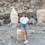 ADIYAMAN (PERRE) - Adıyaman'ın Kahta ilçesinde Nemrut Dağı'ndaki Kommagene Krallığı'na ait devasa heykelleri ziyaret eden Profesyonel Tur Rehberi Gizem Tekyurt, Ortadoğu'da Kommagene modeli yönetimi olduğu taktirde savaş...