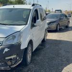 ADIYAMAN (PERRE) - (Ömer Faruk YILMAZ) - Adıyaman-Kahta karayolunun Kahta ilçe girişinde meydana gelen trafik kazasında iki araçta maddi hasar oluştu.