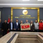 ADIYAMAN (PERRE) - (Berfin GÜRBÜZ) - Türkiye Atıcılık Federasyonu Başkanı Murat Kocakaya, Adıyaman Gençlik ve Spor İl Müdürlüğünü ziyaret etti.