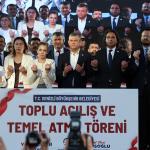 DENİZLİ (PERRE) - (Berfin GÜRBÜZ) - YENİ Parti Genel Başkanı Özgür Özel, Denizli Büyükşehir Belediyesi tarafından düzenlenen toplu açılış ve temel atma töreninde iktidarın ekonomi politikalarını ve kamuoyuna yansıyan fon...