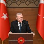 ANKARA (PERRE) - (Berfin GÜRBÜZ) - Cumhurbaşkanı Recep Tayyip Erdoğan, Muhtarlar Günü Buluşması'nda bölgedeki çatışmalara ilişkin, "Ülkemizi çevremizdeki çatışmalardan uzak tuttuk, tahriklere kapılmadık, tuzaklara düşmed...