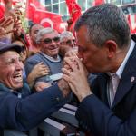 DENİZLİ (PERRE) - (Berfin GÜRBÜZ) - YENİ Parti Genel Başkanı Özgür Özel, Denizli Büyükşehir Belediyesi tarafından düzenlenen toplu açılış ve temel atma töreninde iktidarın ekonomi politikalarını ve kamuoyuna yansıyan fon...