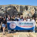 ADIYAMAN (PERRE) - (Şeriban ÖZÇAKMAK) - Adıyaman Kız Yurdu öğrencileri, 'Gelin Tanış Olalım' projesi kapsamında kentin önemli tarihi ve turistik noktalarını ziyaret ederek yaşadıkları şehrin kültürel zenginliklerini yakı...
