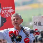 İSTANBUL (PERRE) - (Şeriban ÖZÇAKMAK) - CHP Genel Başkanı Özgür Özel, İstanbul Büyükşehir Belediye Başkanı ve CHP'nin Cumhurbaşkanı adayı Ekrem İmamoğlu'nun davalarını takip etmek üzere bulunduğu Silivri'de açıklamalarda...