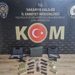 ADIYAMAN (PERRE) - (Hasan GÜLER) - Akyazı, Geyve ve Karapürçek ilçelerinde düzenlenen operasyonlarda 917 fişek, ruhsatsız tabanca, uyuşturucu maddeler ve çok sayıda suç unsuru ele geçirildi.