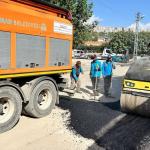 ADIYAMAN (PERRE) - (Şeriban ÖZÇAKMAK) - Adıyaman Belediyesi, 6 mahalledeki cadde ve sokaklarda asfalt yama çalışmalarını sürdürürken, Hastane Caddesi'ni yeni asfalt serimine hazırlıyor.