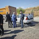 ADIYAMAN (PERRE) - (Mustafa KAMIŞ) - Adıyaman'ın Kahta ilçesinde hatalı sollama sonucu otomobilin iş kamyonunun altına girdiği kazada 2'si ağır 3 kişi yaralandı.