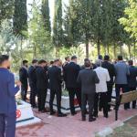 ADIYAMAN (PERRE) - (Berfin GÜRBÜZ) - Fırat Kalkanı Harekat Bölgesi'nde 10 Ekim 2021'de terör saldırısı sonucu şehit olan Özel Harekat Polisi Fatih Doğan, şehadetinin yıl dönümünde Adıyaman Şehitliği'nde mezarı başında dü...