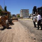 ADIYAMAN (PERRE) - Şeriban ÖZÇAKMAK - Kahta Belediyesi Fen İşleri Müdürlüğü ekipleri, asfalt sezonunun başlamasıyla birlikte ilçe genelinde yol yapım, bakım, onarım ve asfaltlama çalışmalarını aralıksız sürdürüyor.
