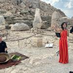 ADIYAMAN (PERRE) - Adıyaman Nemrut Rotary Kulübü'nün 24'üncü kez düzenlediği "Engellilerle Zirvede - Nemrut'a Tırmanıyoruz" projesinde, 2206 metre yükseklikteki Nemrut Dağı'ndan çocuk felcine karşı uluslararası çağrı yap...