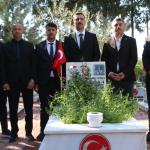 ADIYAMAN (PERRE) - (Berfin GÜRBÜZ) - Fırat Kalkanı Harekat Bölgesi'nde 10 Ekim 2021'de terör saldırısı sonucu şehit olan Özel Harekat Polisi Fatih Doğan, şehadetinin yıl dönümünde Adıyaman Şehitliği'nde mezarı başında dü...