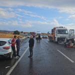 ADIYAMAN (PERRE) - Adıyaman'ın Gölbaşı ilçesinde 4 aracın karıştığı zincirleme kazada 7 kişi yaralandı.