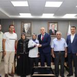 ADIYAMAN (PERRE) - (Berfin GÜRBÜZ) - 6 Şubat depremlerinde evi yıkılan, ailesiyle birlikte enkaz altında kalan ve annesini kaybeden Adıyamanlı genç sporcu Emine Nur Alkayış, yaşadığı büyük acıların ardından kürek sporuyl...