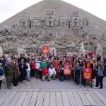 ADIYAMAN (PERRE) - Adıyaman Nemrut Rotary Kulübü'nün 24'üncü kez düzenlediği "Engellilerle Zirvede - Nemrut'a Tırmanıyoruz" projesinde, 2206 metre yükseklikteki Nemrut Dağı'ndan çocuk felcine karşı uluslararası çağrı yap...