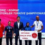 ADIYAMAN (PERRE) - (Berfin GÜRBÜZ) - 6 Şubat depremlerinde evi yıkılan, ailesiyle birlikte enkaz altında kalan ve annesini kaybeden Adıyamanlı genç sporcu Emine Nur Alkayış, yaşadığı büyük acıların ardından kürek sporuyl...