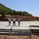 ADIYAMAN (PERRE) - Adıyaman'ın Kahta ilçesinde, Kahta Kaymakamı Muhammed Üsame Soysal, Işıktepe ve Damlacık köylerini ziyaret ederek yürütülen çalışmaları yerinde inceledi.