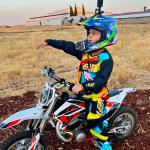 ADIYAMAN (PERRE) - (Emrah PARLAR) - Kahta'da motocross sporuna ilgi duyan minik sporcu Rüzgar, Türkiye Motosiklet Federasyonu ferdi lisansıyla çalışmalarını sürdürüyor.