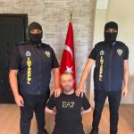ANKARA (PERRE) - (Şeriban ÖZÇAKMAK) - İçişleri Bakanlığı, kırmızı bültenle aranan "Redkitler" ve "Erdoğan Aykut" organize suç örgütlerinin elebaşları Ferhat Delen ve Erdoğan Aykut'un da aralarında bulunduğu 7 kişinin Gür...