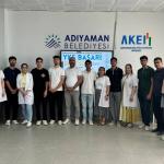 ADIYAMAN (PERRE) - (Behçet ATABEK) - Adıyaman Belediyesi Kültür ve Eğitim Merkezi'nin (AKEM) ücretsiz eğitim ve YKS hazırlık programlarından yararlanan 109 öğrenci, tıptan mühendisliğe, diş hekimliğinden hukuka kadar far...
