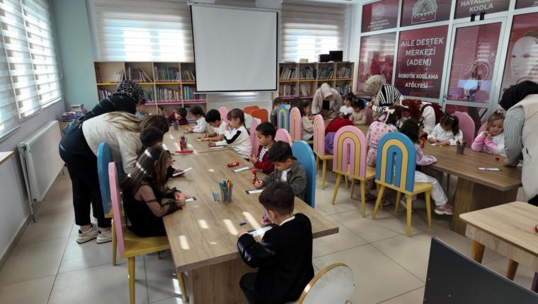 Kahramanmaraş’ta Çocuklar Kütüphanede Sanat ve Masalla Buluştu