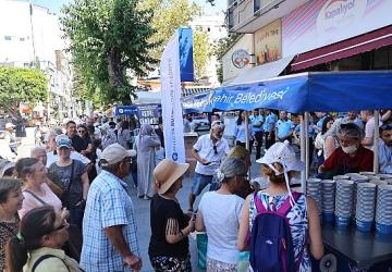 Büyükşehir'in aşure ikramları sürüyor