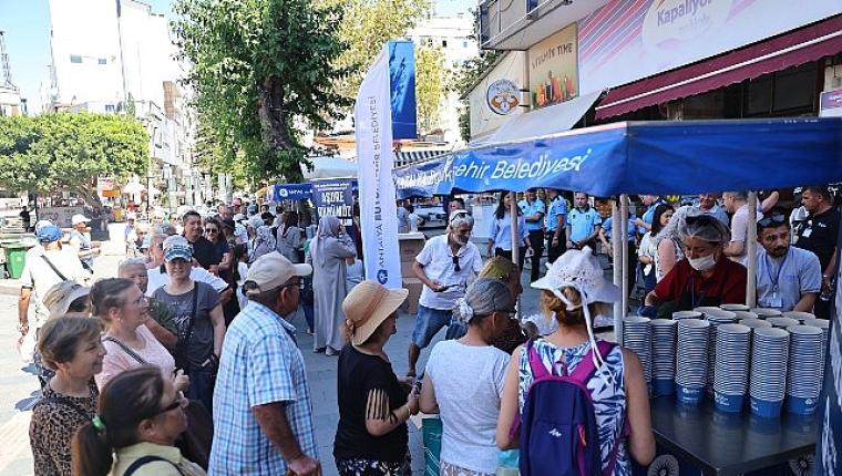 Büyükşehir'in aşure ikramları sürüyor