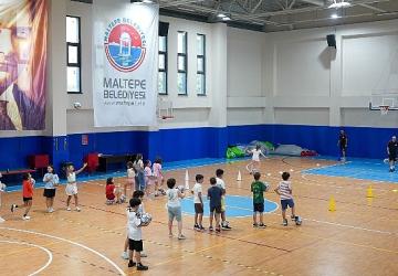 Yaz Okulu'nda futsal ve masa tenisi dersleri başladı