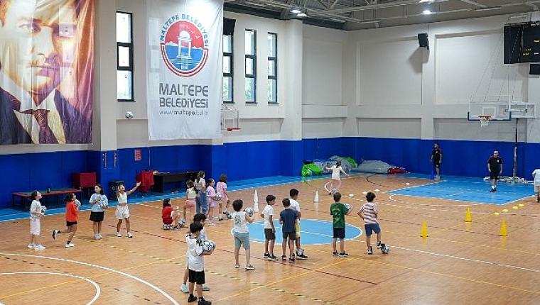 Yaz Okulu'nda futsal ve masa tenisi dersleri başladı