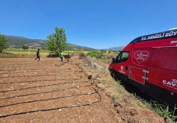 Denizli’de Sıcak Havada Emekçilere Serin İkram