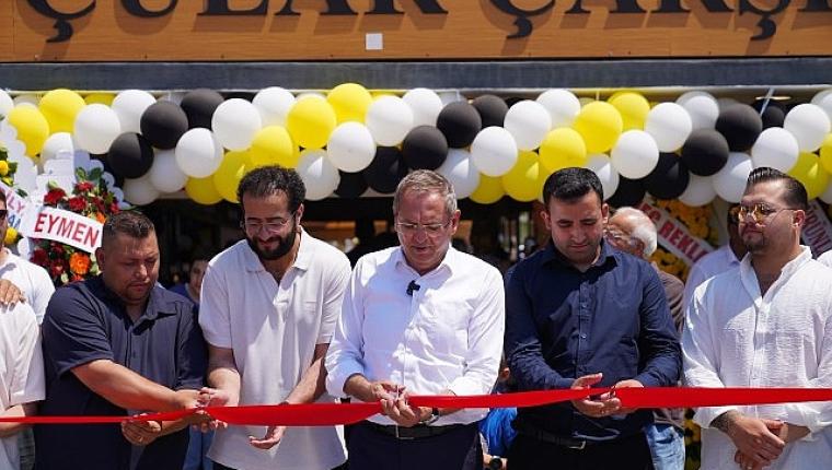 Tarihi Ayvalık Tostçular Çarşısı'nda Örnek Bir İş Birliği