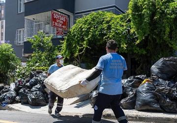 Çöp evden 5 kamyon atık çıkarıldı