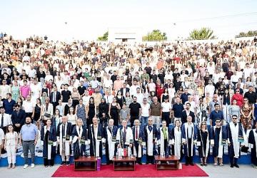 DEÜ Hukuk Fakültesi ve Adalet MYO'da Mezuniyet Coşkusu