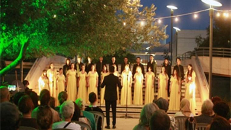 Zeytin altında yaza merhaba dediler