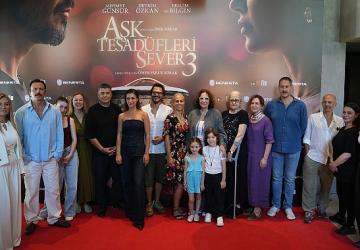 Mehmet Günsür ve Devrim Özkan'ı Başrollerinde Buluşturan 'Aşk Tesadüfleri Sever 3'ün Oyuncuları Okuma Provasında Bir Araya Geldi