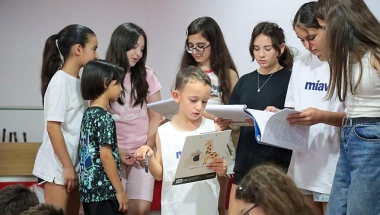 Tiyatronun yeni yetenekleri Karşıyaka'da yetişiyor