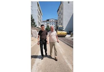 Başkan Mehmet Aydın, Bardakçı Mahallesi'ndeki Asfalt Çalışmalarını Yerinde İnceledi