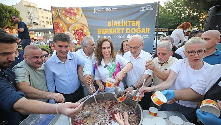 Yüzlerce Karşıyakalı aşurenin bereketini paylaştı