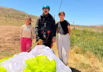 Çelikhan’da ilk kez yamaç paraşütü uçuşları gerçekleştirildi
